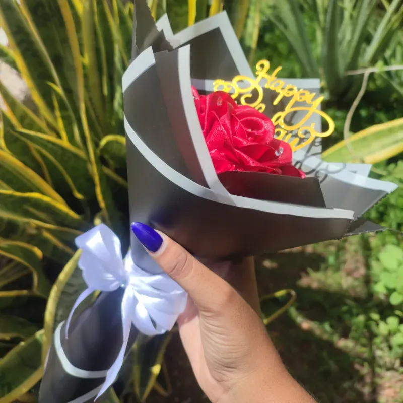 Ramo de 6 rosas eternas