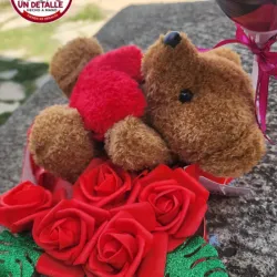 Ancheta con peluche y flores eternas