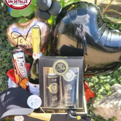 Ancheta con perfumeria, botella de vino
