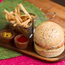 Hamburguesa Tradicional con Nachos