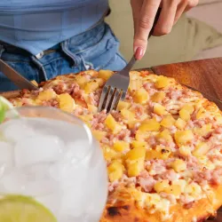 Pizza Hawaiana con Queso Gouda