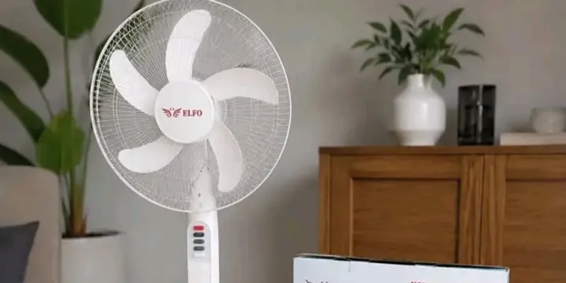 Ventilador recargable de pedestal Elfo con panel solar