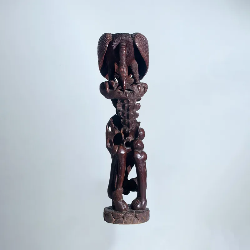 Escultura buitre y anatomia humana