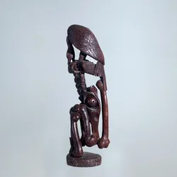 Escultura buitre y anatomia humana