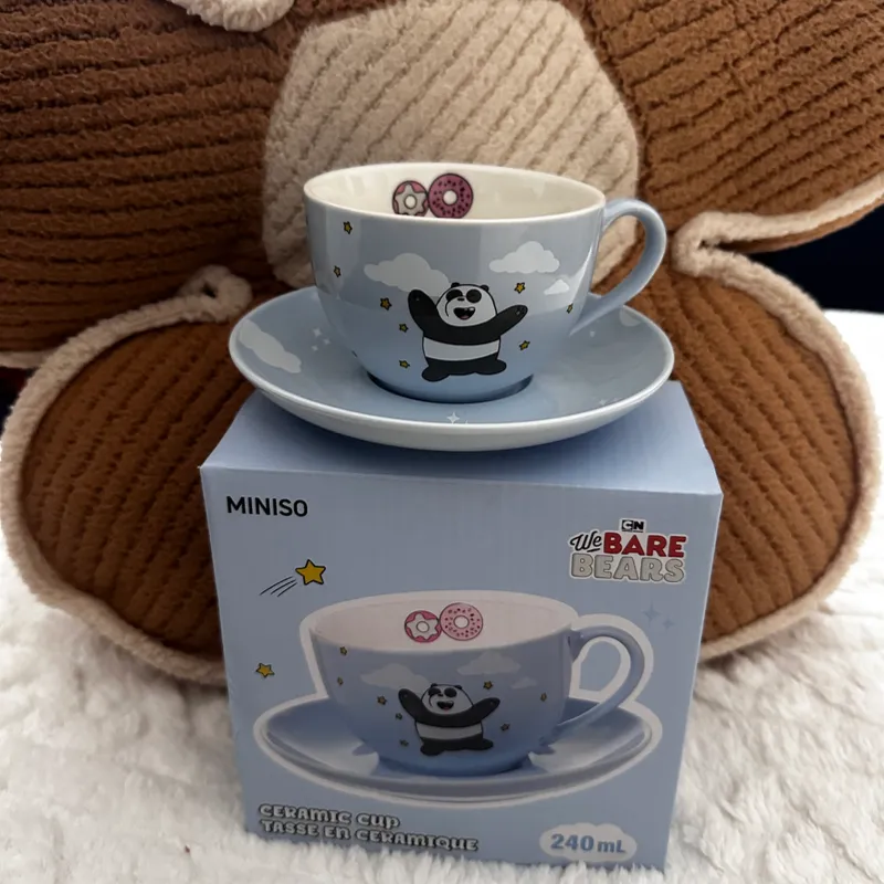 Escandalosos juego de tasa y plato 