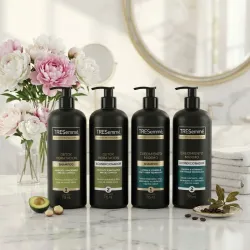 Juego de shampoo y acondicionador TRESemmé 715ml