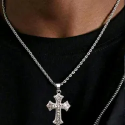 Collar "Dazzling Devotion" (Devoción Deslumbrante) - Cruz Adornada con Circonitas