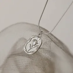 Collar "Monet's Garden" con Colgante de Tulipán en Relieve