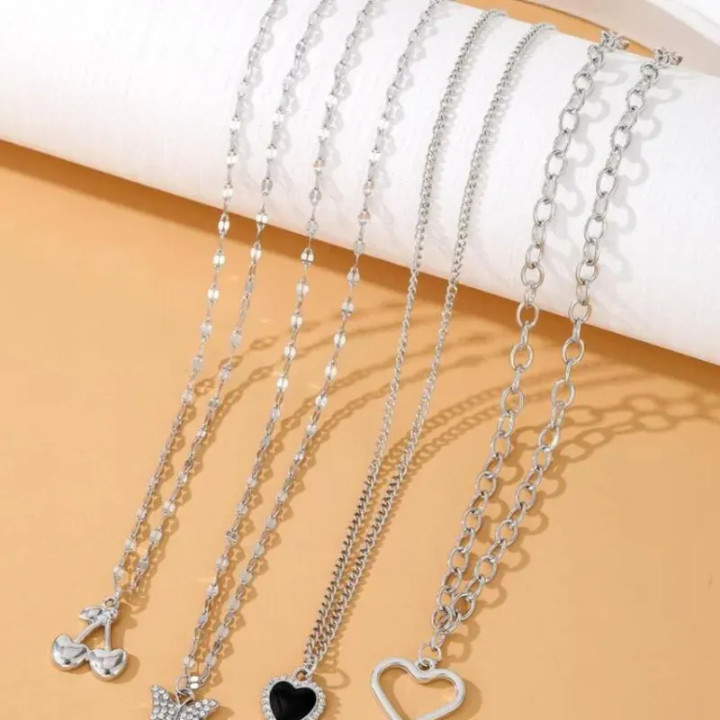 Set de Collares "Sweet Charm" - Cuatro Piezas con Dijes