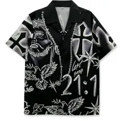 Camisa de hombre negra y blanca con estampados florales, cruciforme abstracto, rostro y pájaros