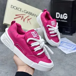 Dolce & Gabbana (D&G)color fucsia vibrante 
