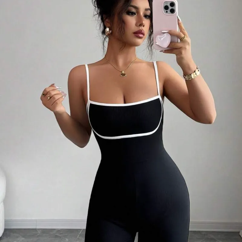 Elenzga Conjunto de camiseta de tirantes y pantalones cortos ajustados 