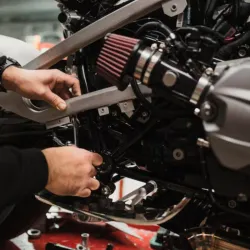 Reparación y mantenimiento de motos y plantas de combustión