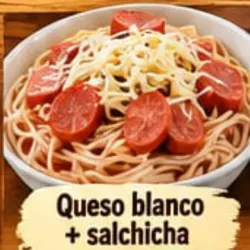 Spaghettis con queso blanco y salchicha