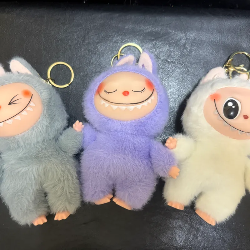 Colgantes de labubu 