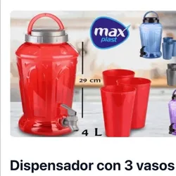 Dispensador de agua con vasos. 