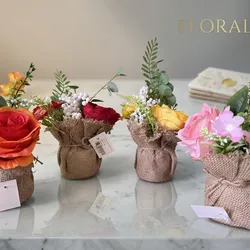 Flor en maceta de yute