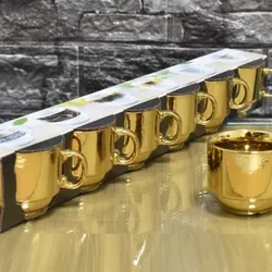Tasas de café doradas 