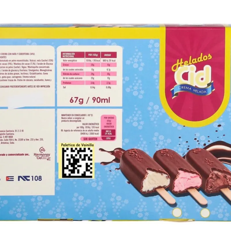 Paletas de helado cubiertas de chocolate (fresa)