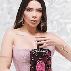 Orientica Exclusivo de lujo Dania Extrait de Parfum – Floral, afrutado, amaderado, naranja, gardenia, melocotón, tuberoso, coco, vainilla, ámbar, cedro – Perfume árabe para hombres y mujeres – 2.7 oz