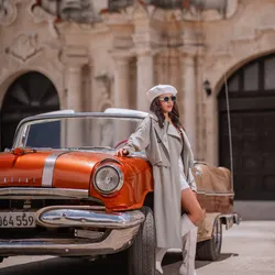 Otras con autos clásicos 2