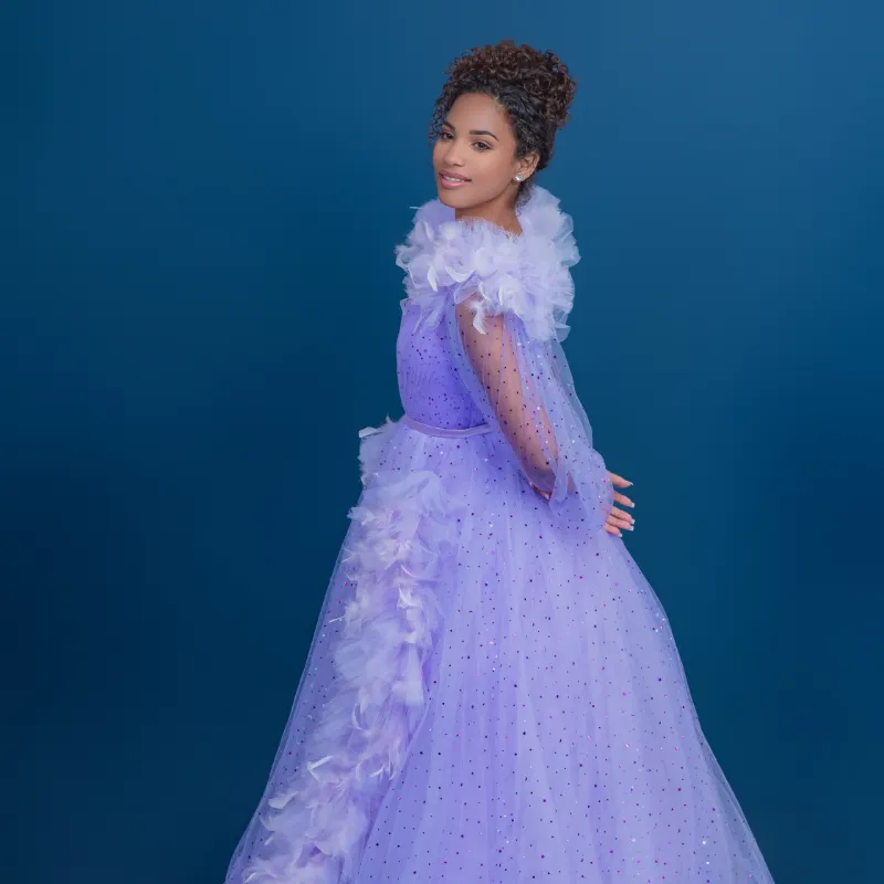 Traje malva de plumas