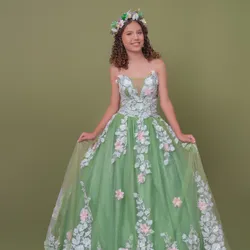 Traje Verde y Rosa