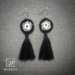 Aretes de borlas negros