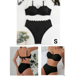 Bikini negro con tirantes de perlas