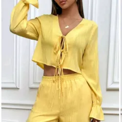 Blusa amarilla de mangas largas y lazitos S