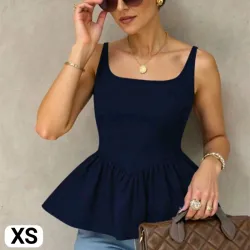 Blusa azul oscuro con vuelos en el bajo