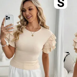Blusa beige con vuelos en las mangas