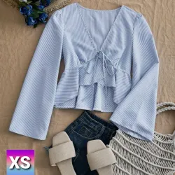 Blusa de mangas largas de rayitas azules