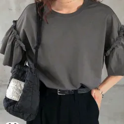 Blusa gris de mangas con mangas tipo campana