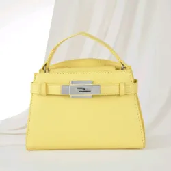Cartera amarilla