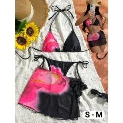 Conjunto de bikini negro con flor rosada