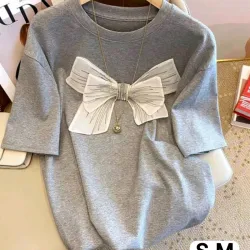 Pulover gris de lazo blanco S-M