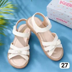 Sandalias blancas con perla