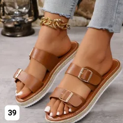 Sandalias marrón con evillas