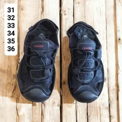 Sandalias negras de niños