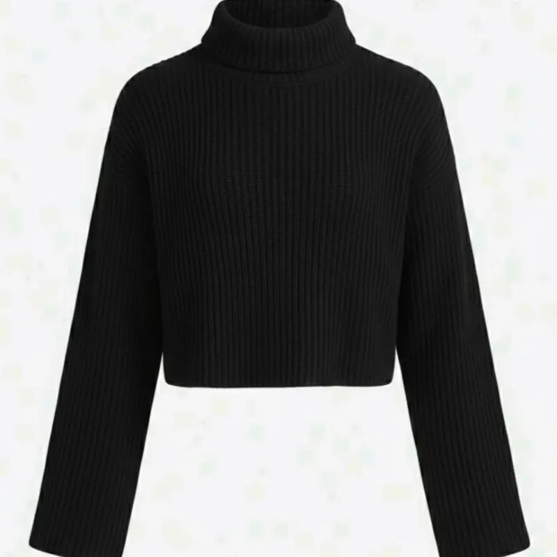 Suéter negro de cuello alto