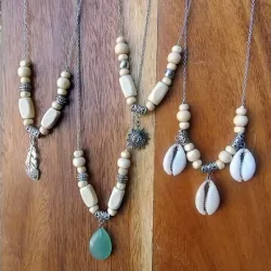 Collar de acero y madera