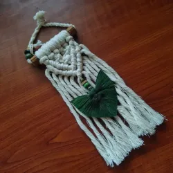 Minitapiz en rama de canela