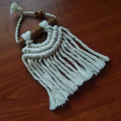 Minitapiz en rama de canela