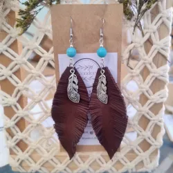 Plumas de cuero