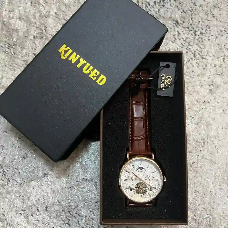 Reloj Marca KINYUED (automático)