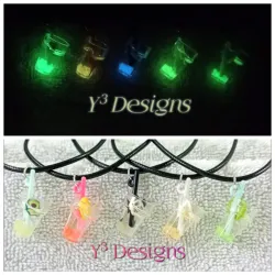 Collares con Dijes Vasitos de Jugo Fluorescentes 
