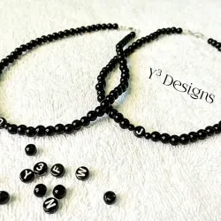 Collares de Perlas e Iniciales.