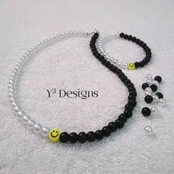 J/ Collar y Pulso Yin Yang con Emoji.
