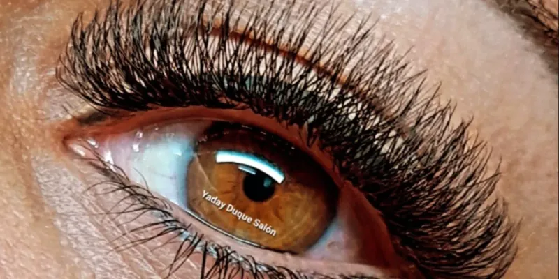 Extensiones de Pestañas Pelo a Pelo Volumen Griego 